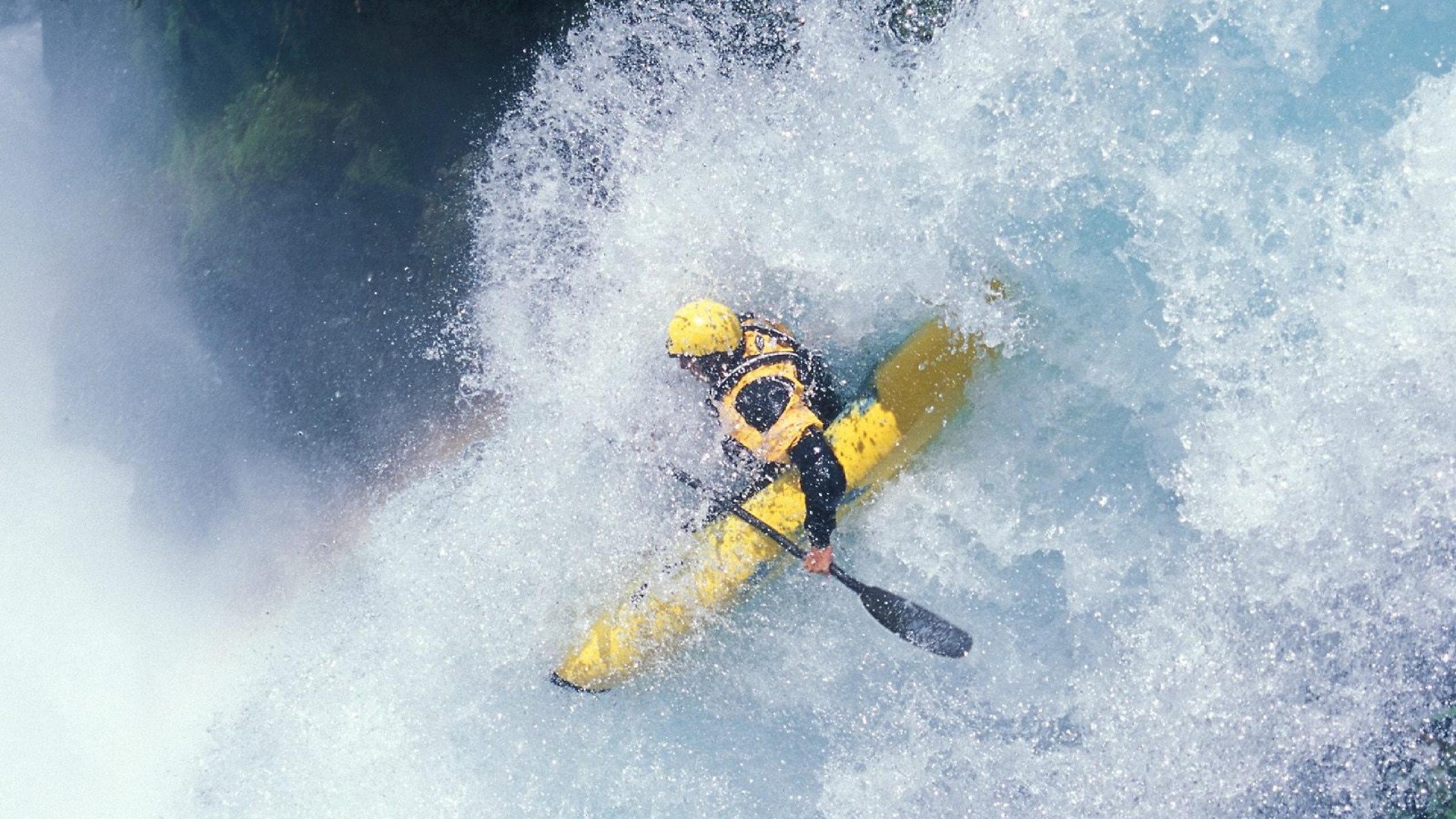 队友之间的默契合作：赛场上的战友情谊，队友和战友